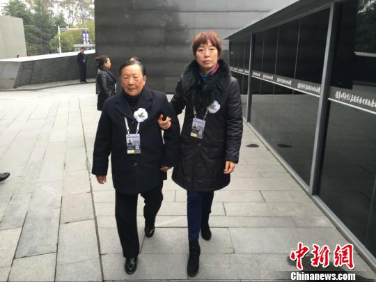 南京大屠殺幸存者赴死難者國家公祭儀式悼念親人