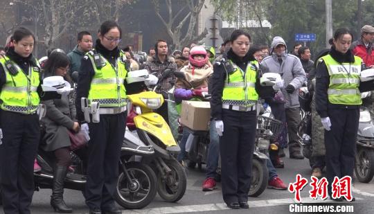 國(guó)家公祭日的南京城：警報(bào)凄凄行人戚戚