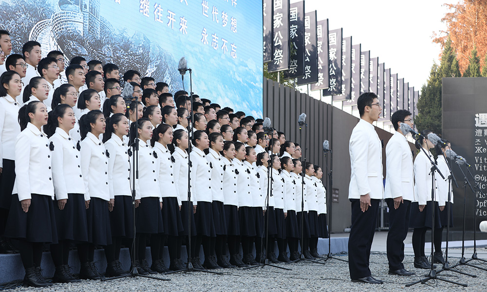 南京市青少年代表宣讀《和平宣言》