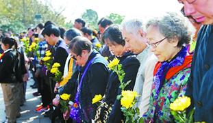 180位烈士親屬昨在雨花臺祭奠英靈：深切的思念 永遠(yuǎn)的激勵(lì)